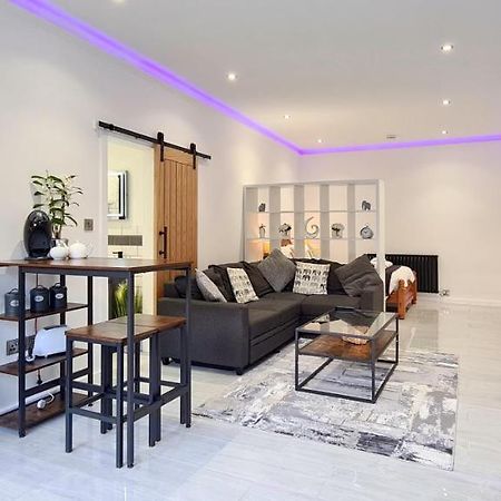 The Studio, Luxury Modern Apartment In The South Hams, Stunning Walks On The Doorstep, A 20 Minute Drive To The Beautiful Sandy Beaches, Quiet Courtyard Setting, Shops, Bars And Restaurants A Short Walk Away! Айвибридж Экстерьер фото