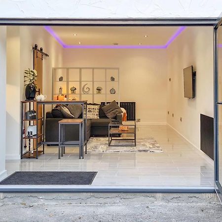 The Studio, Luxury Modern Apartment In The South Hams, Stunning Walks On The Doorstep, A 20 Minute Drive To The Beautiful Sandy Beaches, Quiet Courtyard Setting, Shops, Bars And Restaurants A Short Walk Away! Айвибридж Экстерьер фото