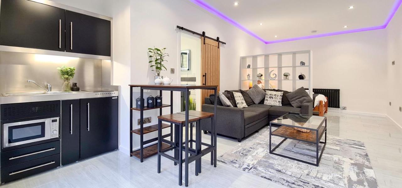 The Studio, Luxury Modern Apartment In The South Hams, Stunning Walks On The Doorstep, A 20 Minute Drive To The Beautiful Sandy Beaches, Quiet Courtyard Setting, Shops, Bars And Restaurants A Short Walk Away! Айвибридж Экстерьер фото