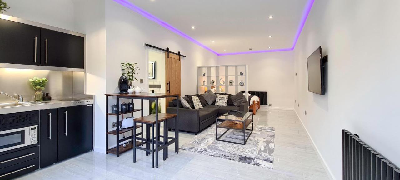 The Studio, Luxury Modern Apartment In The South Hams, Stunning Walks On The Doorstep, A 20 Minute Drive To The Beautiful Sandy Beaches, Quiet Courtyard Setting, Shops, Bars And Restaurants A Short Walk Away! Айвибридж Экстерьер фото