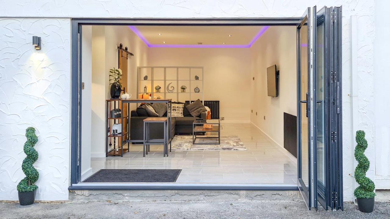 The Studio, Luxury Modern Apartment In The South Hams, Stunning Walks On The Doorstep, A 20 Minute Drive To The Beautiful Sandy Beaches, Quiet Courtyard Setting, Shops, Bars And Restaurants A Short Walk Away! Айвибридж Экстерьер фото