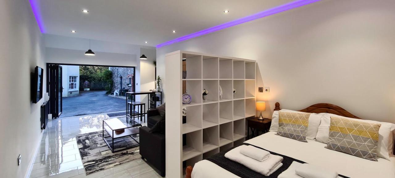 The Studio, Luxury Modern Apartment In The South Hams, Stunning Walks On The Doorstep, A 20 Minute Drive To The Beautiful Sandy Beaches, Quiet Courtyard Setting, Shops, Bars And Restaurants A Short Walk Away! Айвибридж Экстерьер фото