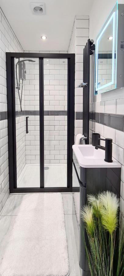 The Studio, Luxury Modern Apartment In The South Hams, Stunning Walks On The Doorstep, A 20 Minute Drive To The Beautiful Sandy Beaches, Quiet Courtyard Setting, Shops, Bars And Restaurants A Short Walk Away! Айвибридж Экстерьер фото