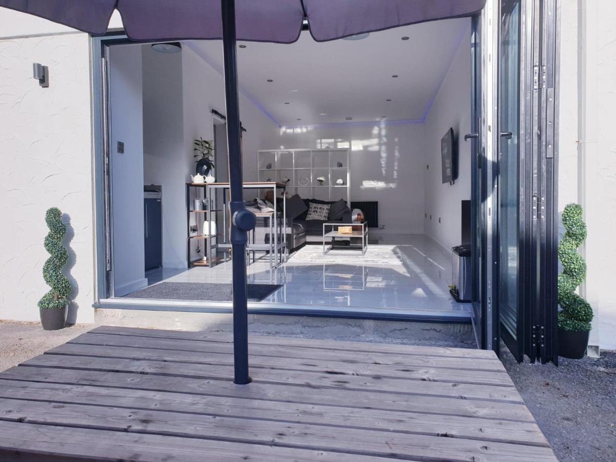 The Studio, Luxury Modern Apartment In The South Hams, Stunning Walks On The Doorstep, A 20 Minute Drive To The Beautiful Sandy Beaches, Quiet Courtyard Setting, Shops, Bars And Restaurants A Short Walk Away! Айвибридж Экстерьер фото