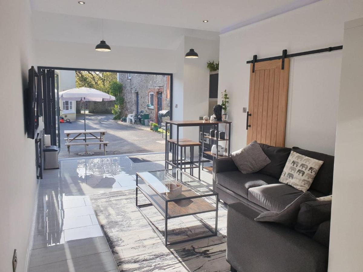 The Studio, Luxury Modern Apartment In The South Hams, Stunning Walks On The Doorstep, A 20 Minute Drive To The Beautiful Sandy Beaches, Quiet Courtyard Setting, Shops, Bars And Restaurants A Short Walk Away! Айвибридж Экстерьер фото